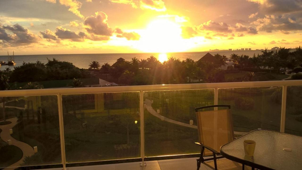 Апартаменты Swim The Caribbean & Work With A View Канкун Экстерьер фото
